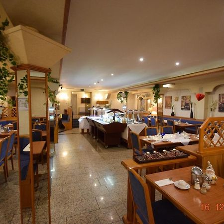 הוכנהיים אם מיין Hotel Zur Rebe מראה חיצוני תמונה