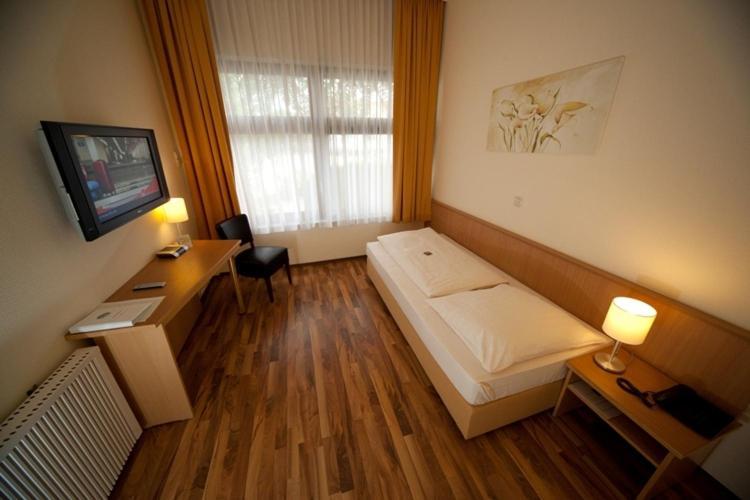 הוכנהיים אם מיין Hotel Zur Rebe חדר תמונה