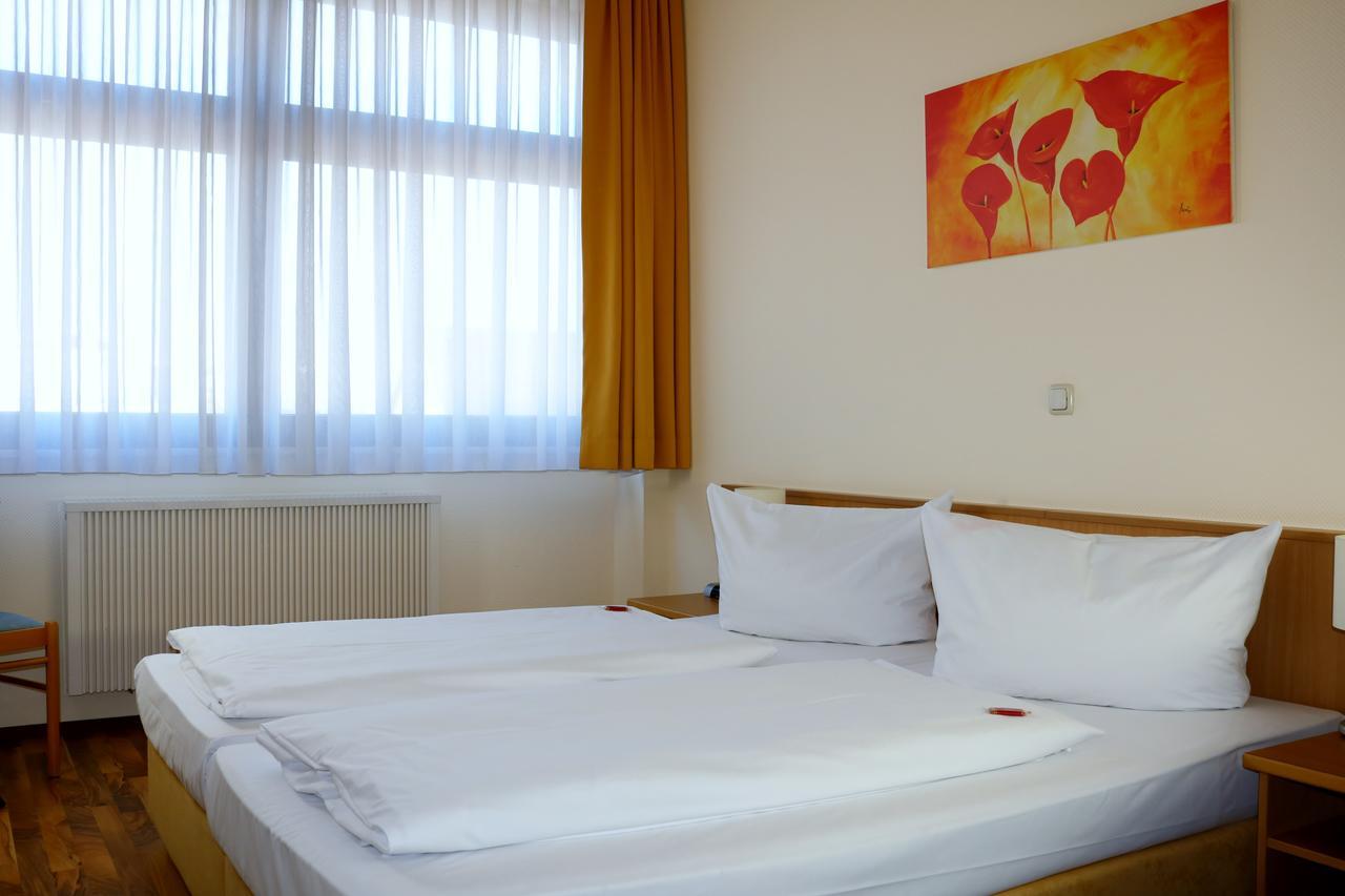 הוכנהיים אם מיין Hotel Zur Rebe מראה חיצוני תמונה