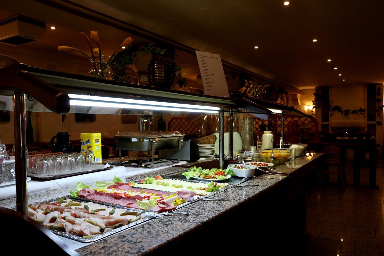 הוכנהיים אם מיין Hotel Zur Rebe מראה חיצוני תמונה