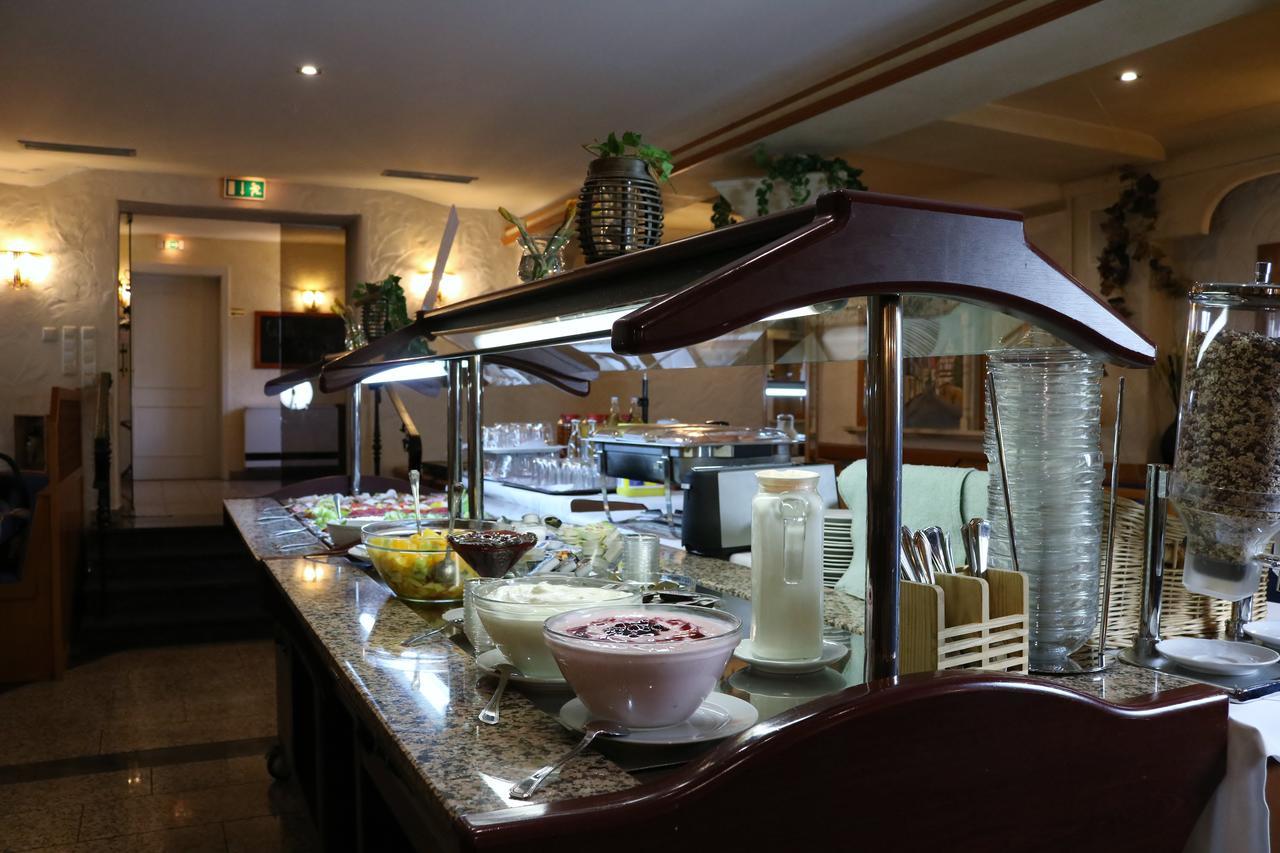 הוכנהיים אם מיין Hotel Zur Rebe מראה חיצוני תמונה