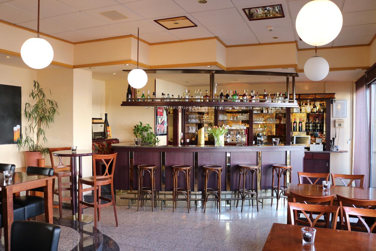 הוכנהיים אם מיין Hotel Zur Rebe מראה חיצוני תמונה