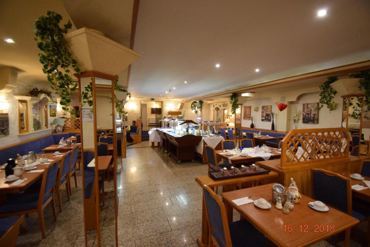 הוכנהיים אם מיין Hotel Zur Rebe מראה חיצוני תמונה