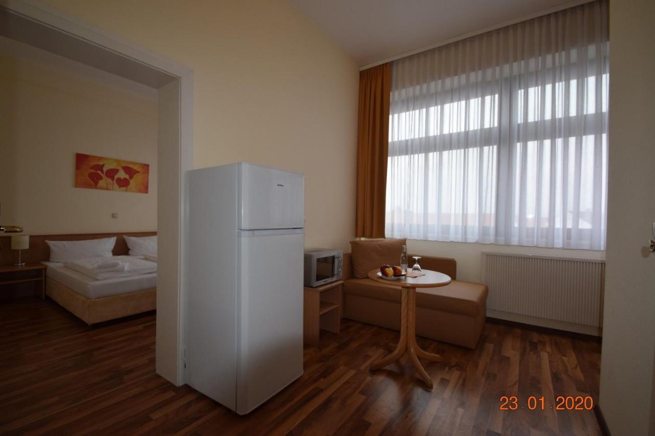 הוכנהיים אם מיין Hotel Zur Rebe מראה חיצוני תמונה
